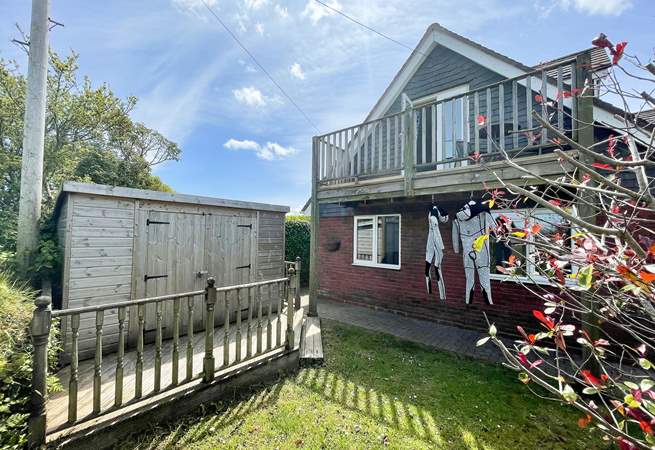 The garden is enclosed, ideal for dogs and children alike. 