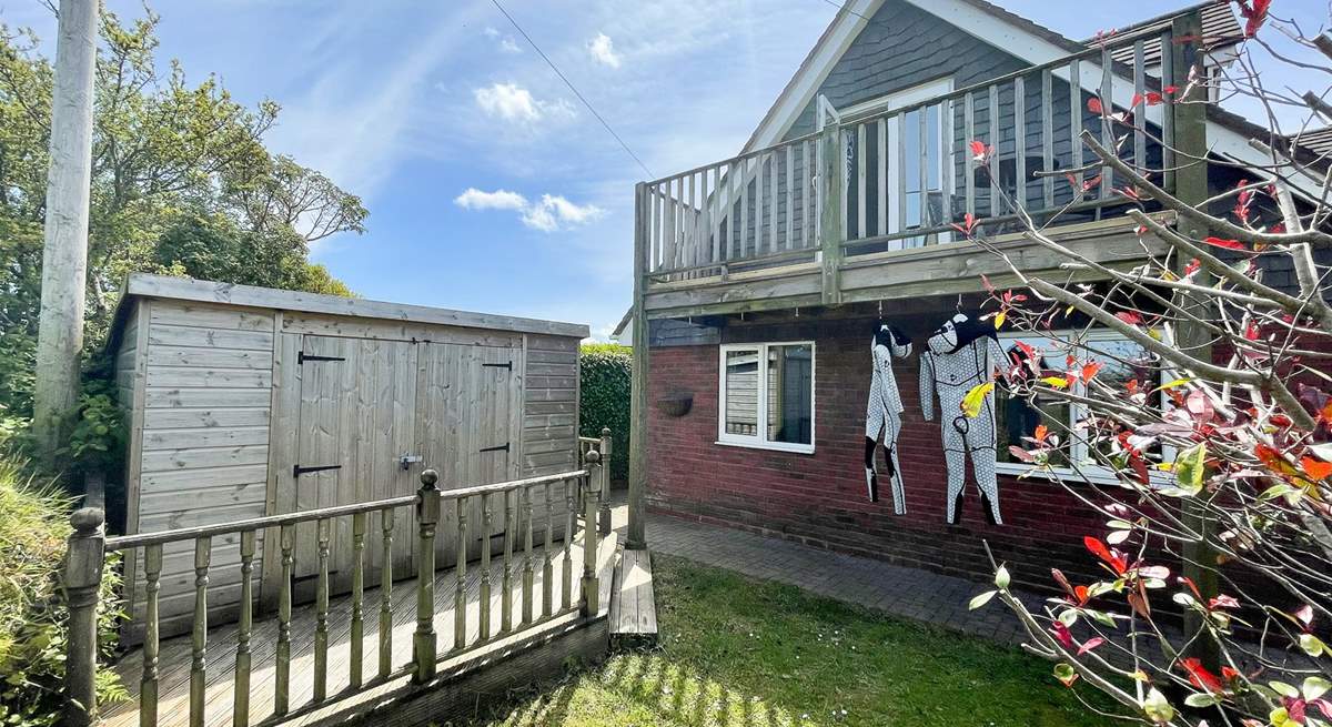 The garden is enclosed, ideal for dogs and children alike. 
