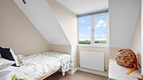 The single room has a 5'11