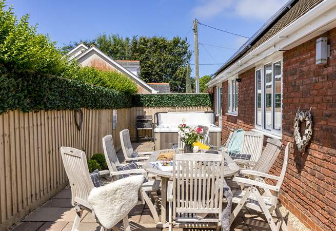 Dine al fresco, the perfect holiday pastime. 