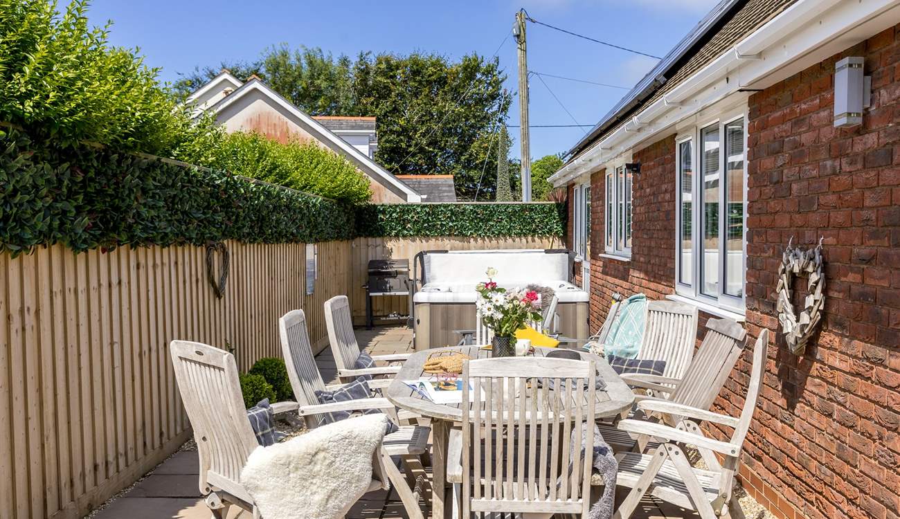 Dine al fresco, the perfect holiday pastime. 