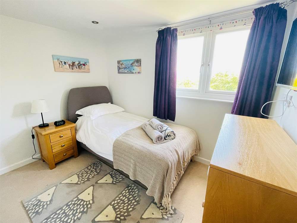 A sweet single room.
