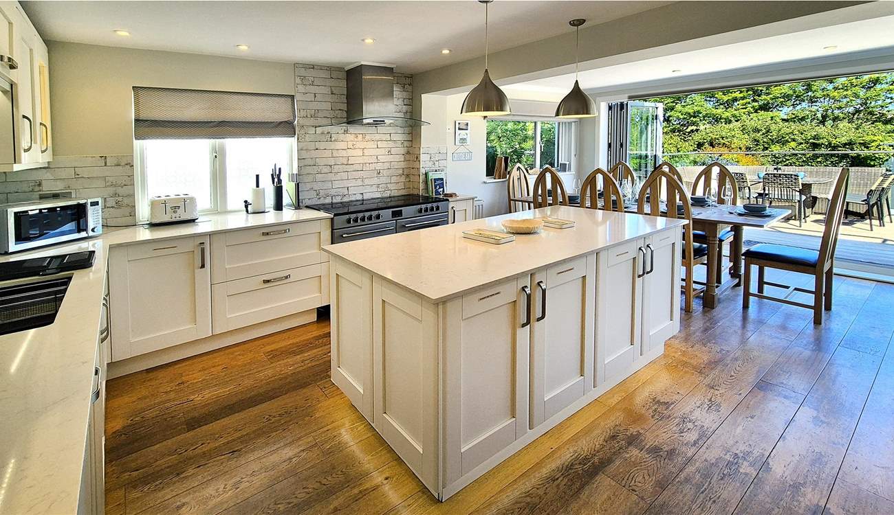 The beautiful kitchen and dining space.
