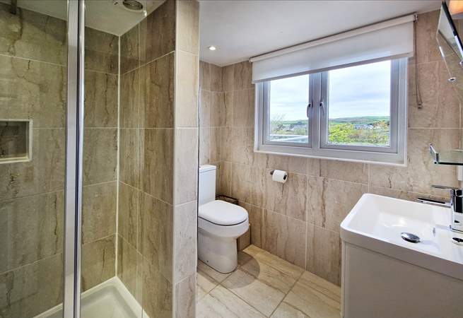 The en suite shower-room.