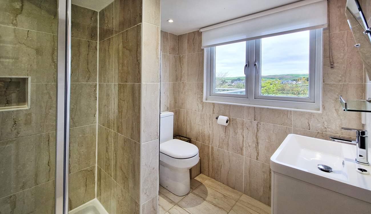 The en suite shower-room.