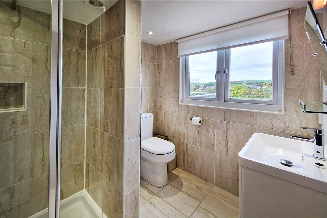 The en suite shower-room.