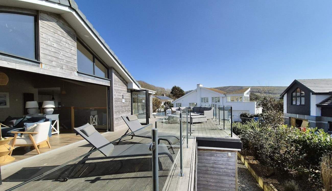 From dawn until dusk enjoy the outside space. 