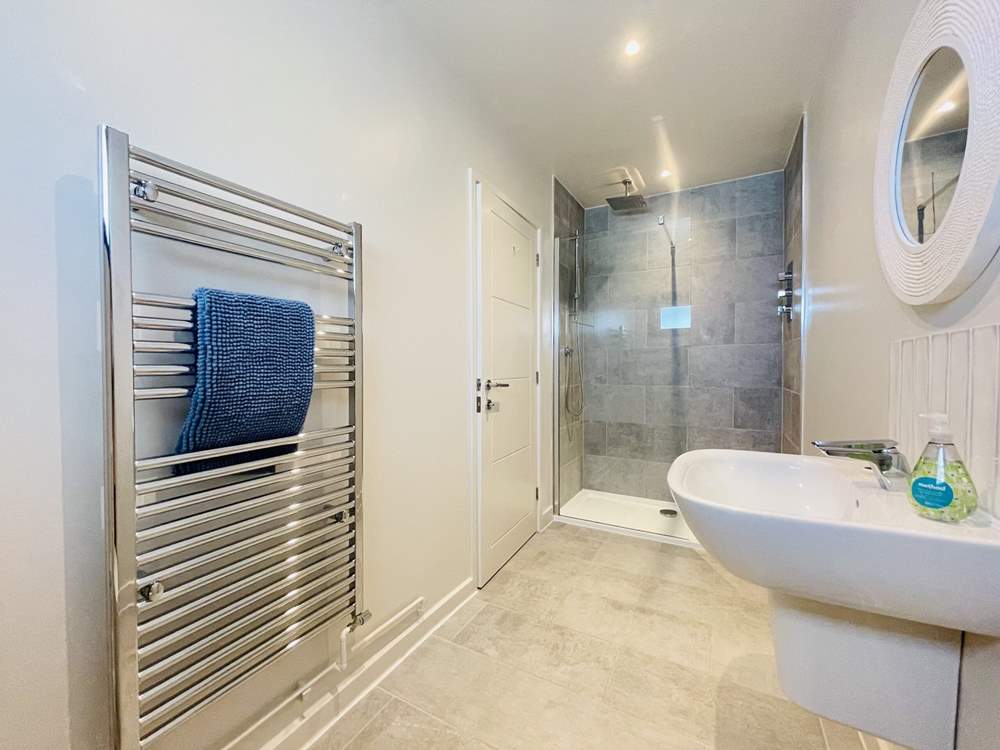 The two double rooms on the first floor have luxury en suite shower-rooms.