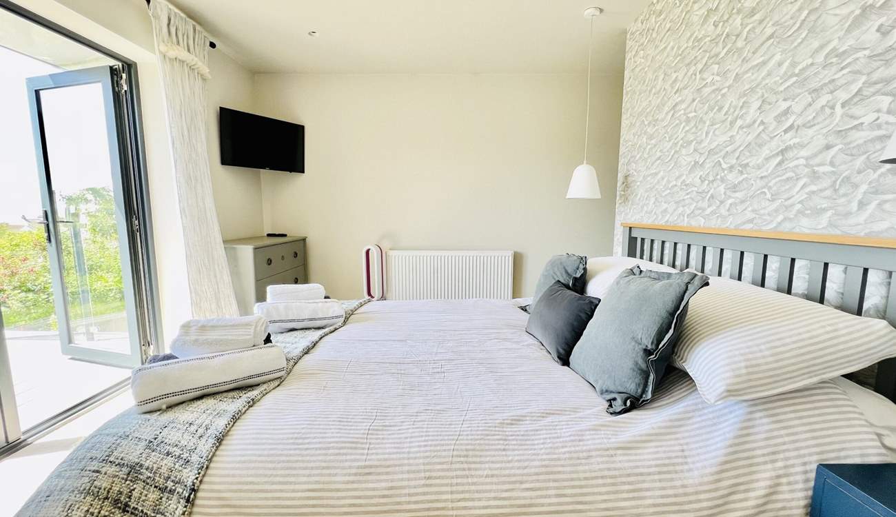 This sumptuous room has a king-size bed and access to the balcony. 