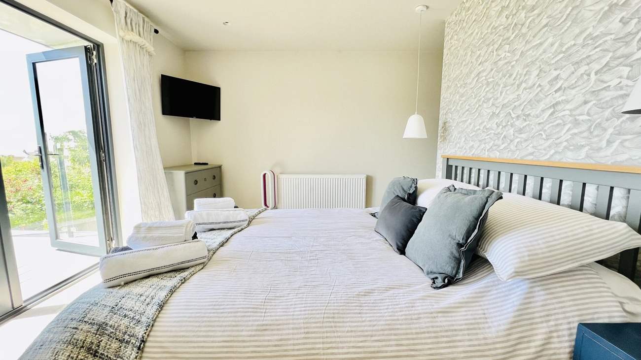 This sumptuous room has a king-size bed and access to the balcony.