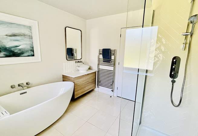 Relax in the bath after a busy day on the beach. 