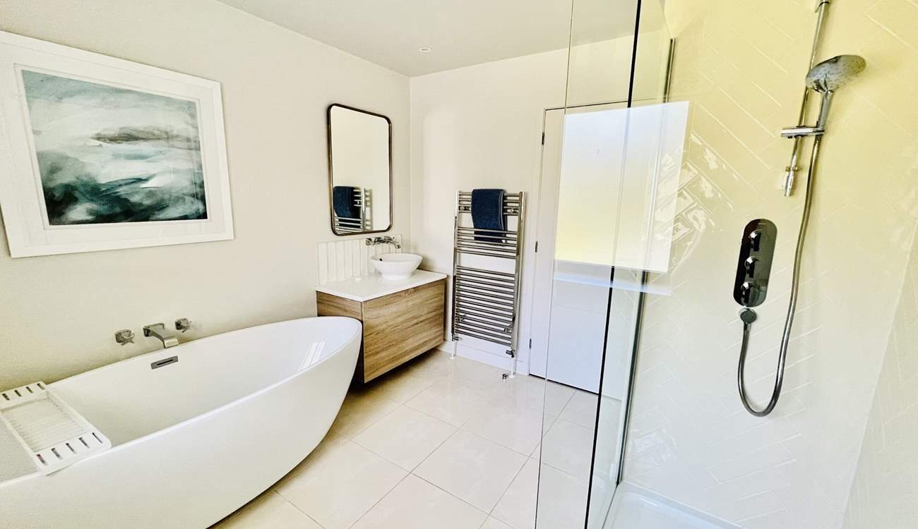 Relax in the bath after a busy day on the beach. 