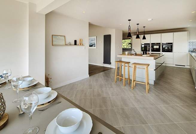 This contemporary space is fabulous for sociable dining on holiday. 