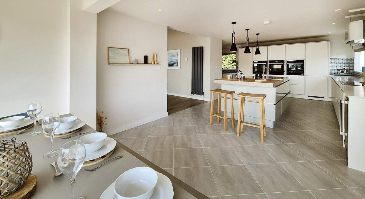 This contemporary space is fabulous for sociable dining on holiday. 