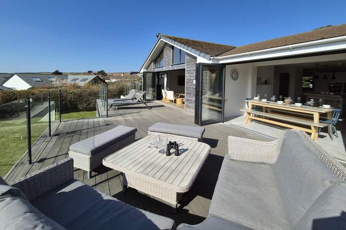 4 Ora Close is a 4 bedroom, dog friendly cottage near the beach in Croyde, Devon.