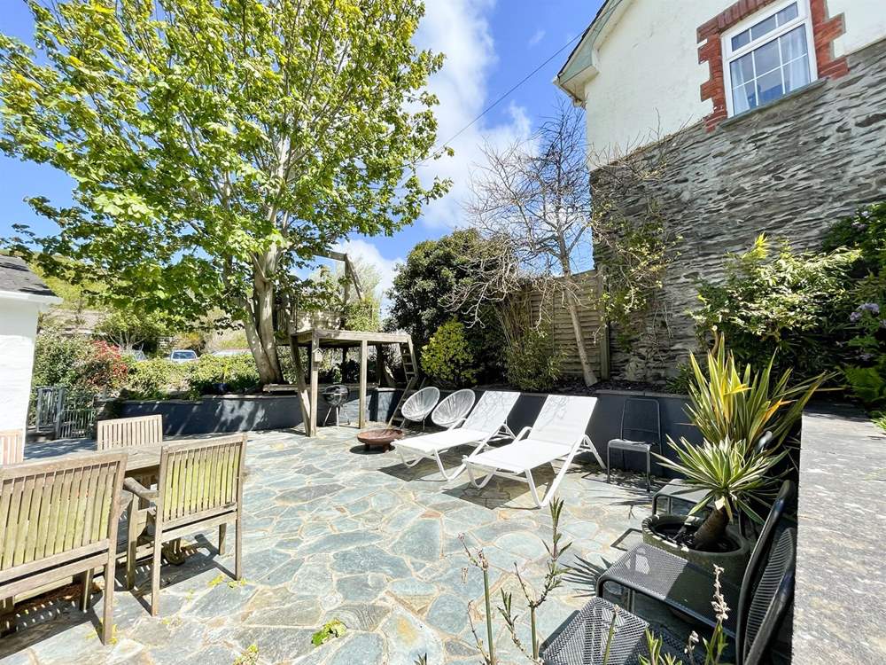 Sit in the glorious sunshine in the tranquil garden.