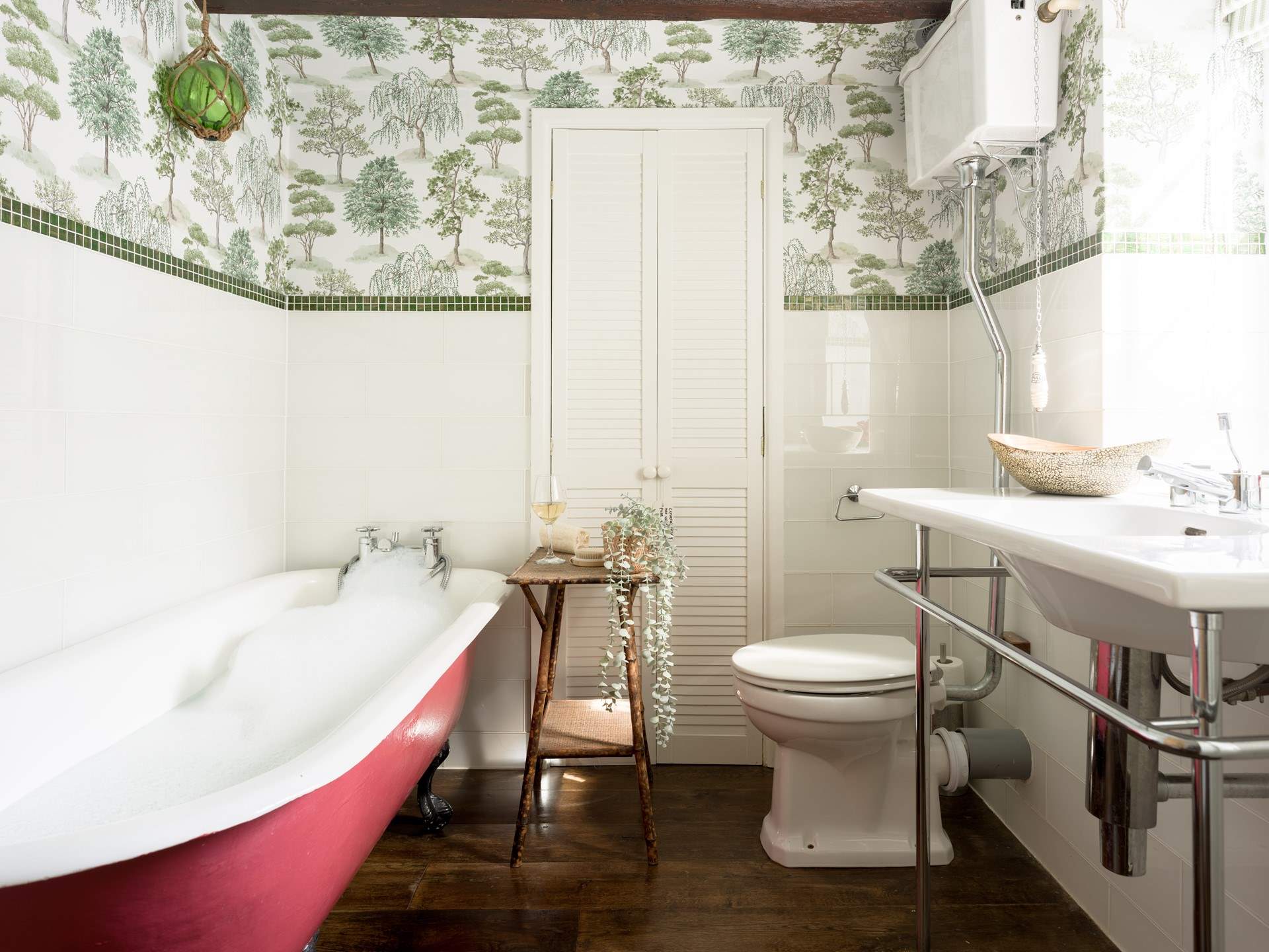 The rather fabulous bathroom!
