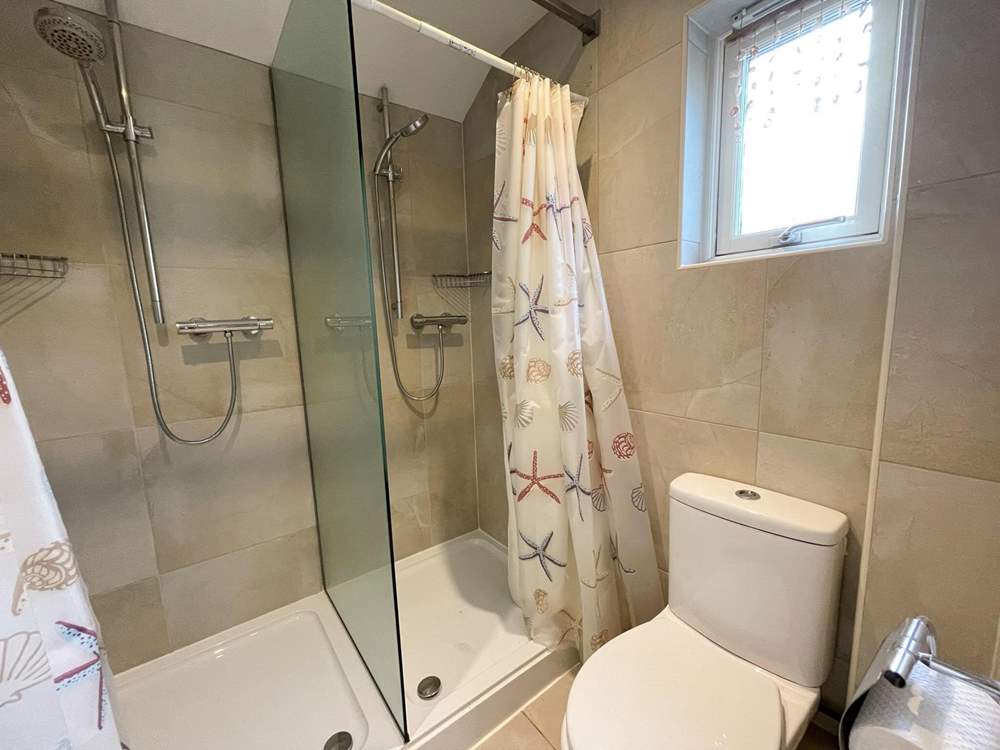 The utility room as double showers, ideal after a day on the beach.