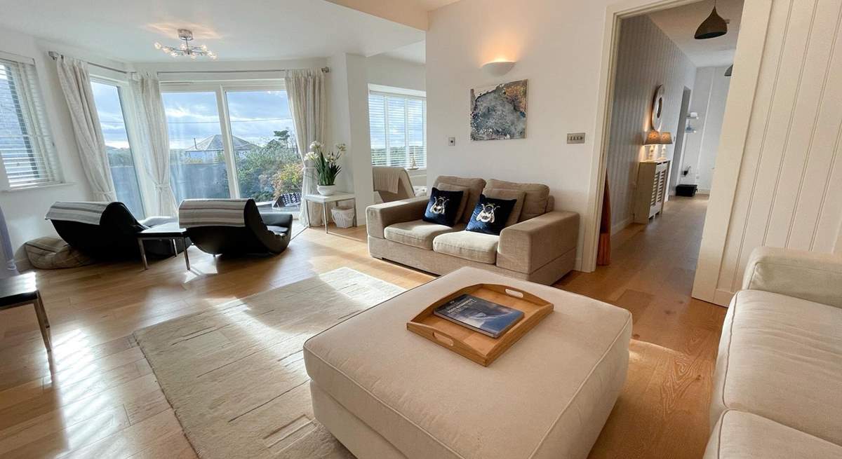Relax on the sofas and watch a movie on the Smart TV.