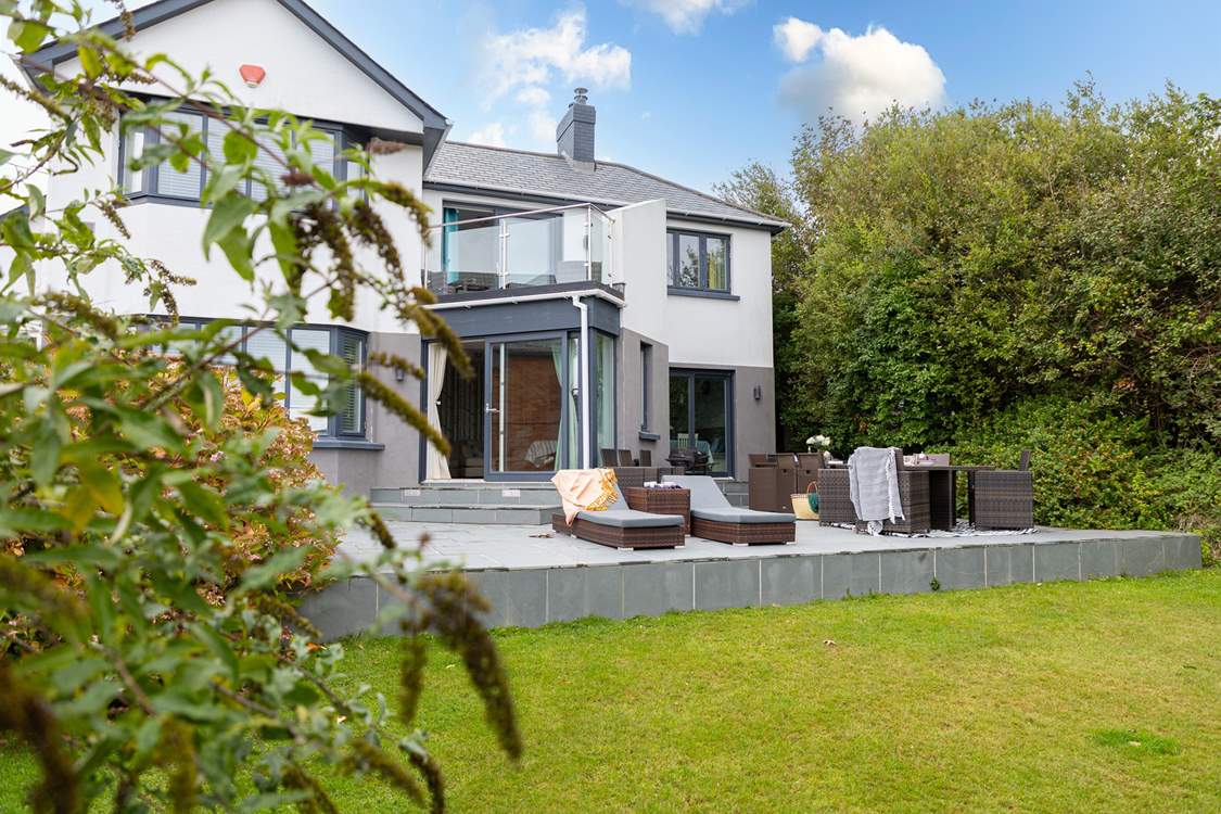 Homelands is a stunning, contemporary holiday home.
