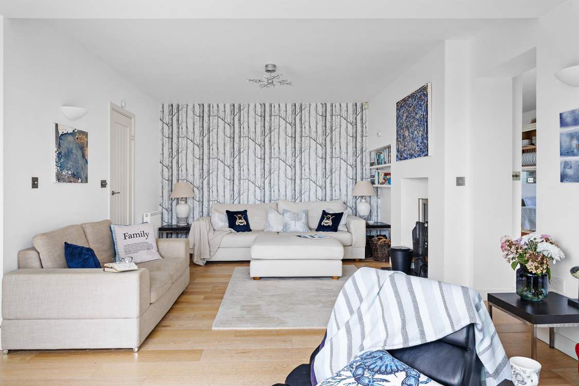 Relax on the sofas and watch a movie on the Smart TV.