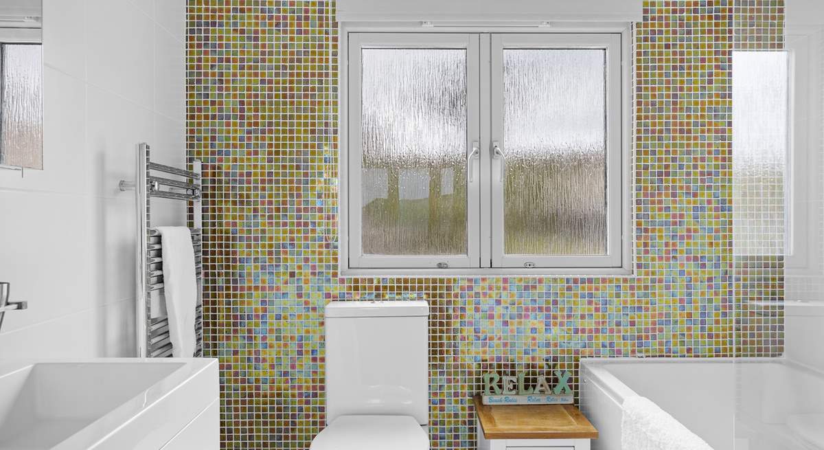 The family bathroom on the first floor, ideal for rinsing sandy toes.