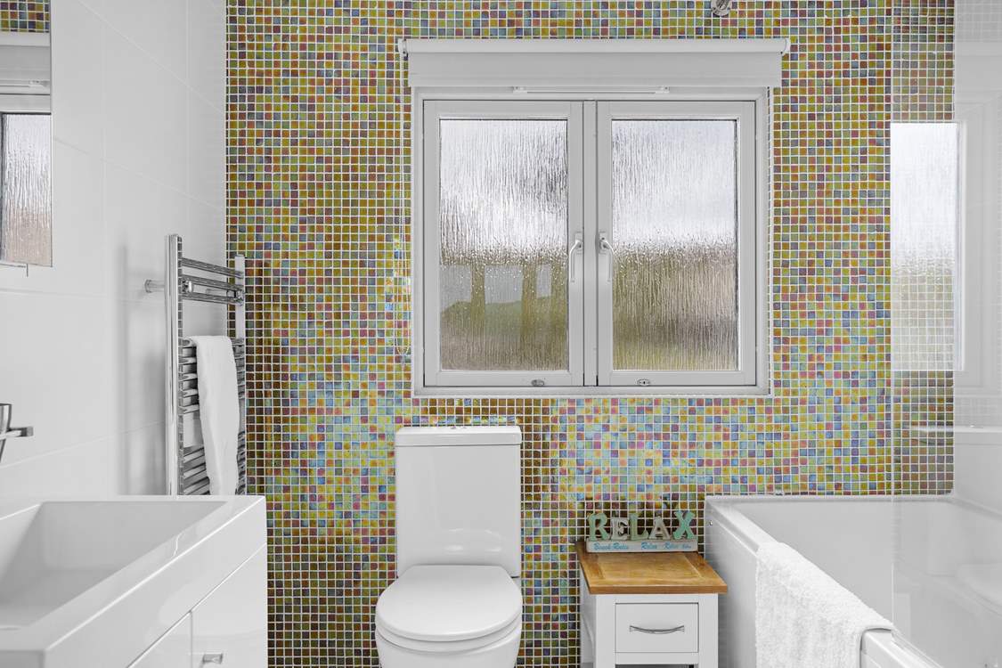 The family bathroom on the first floor, ideal for rinsing sandy toes.