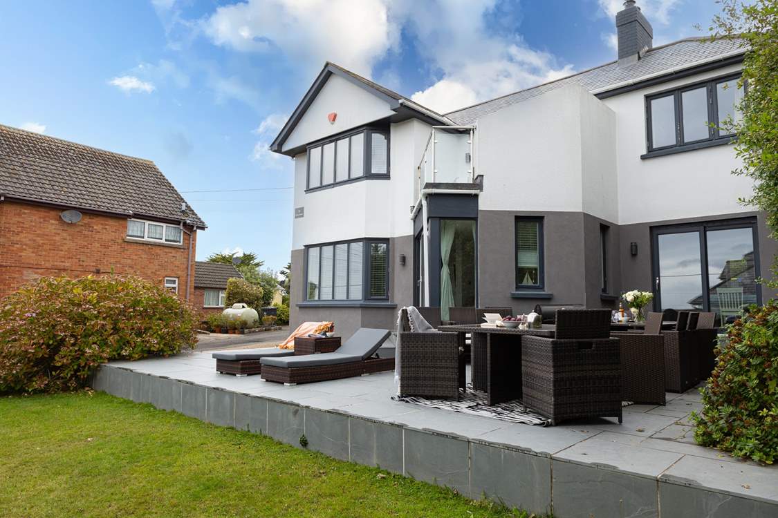 There's plenty of space for relaxing and dining al fresco.