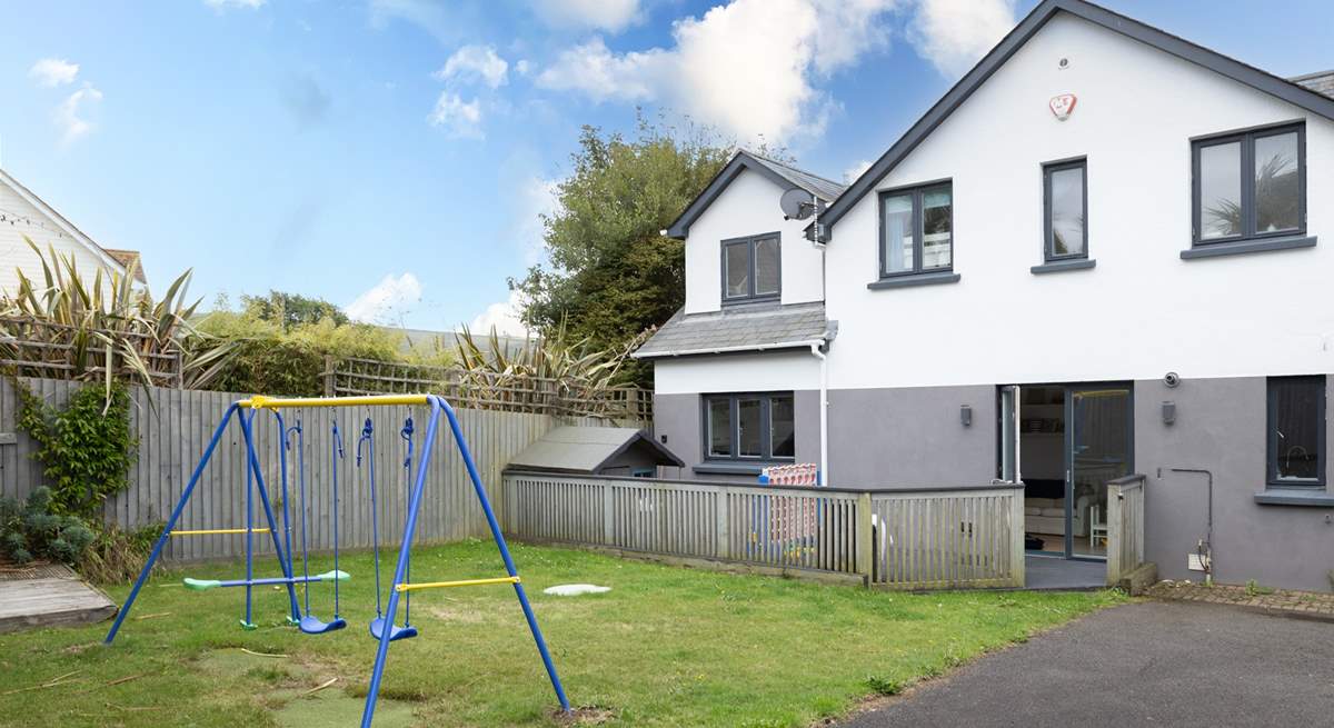 Plenty of space on the lawn for the children and family dog. 