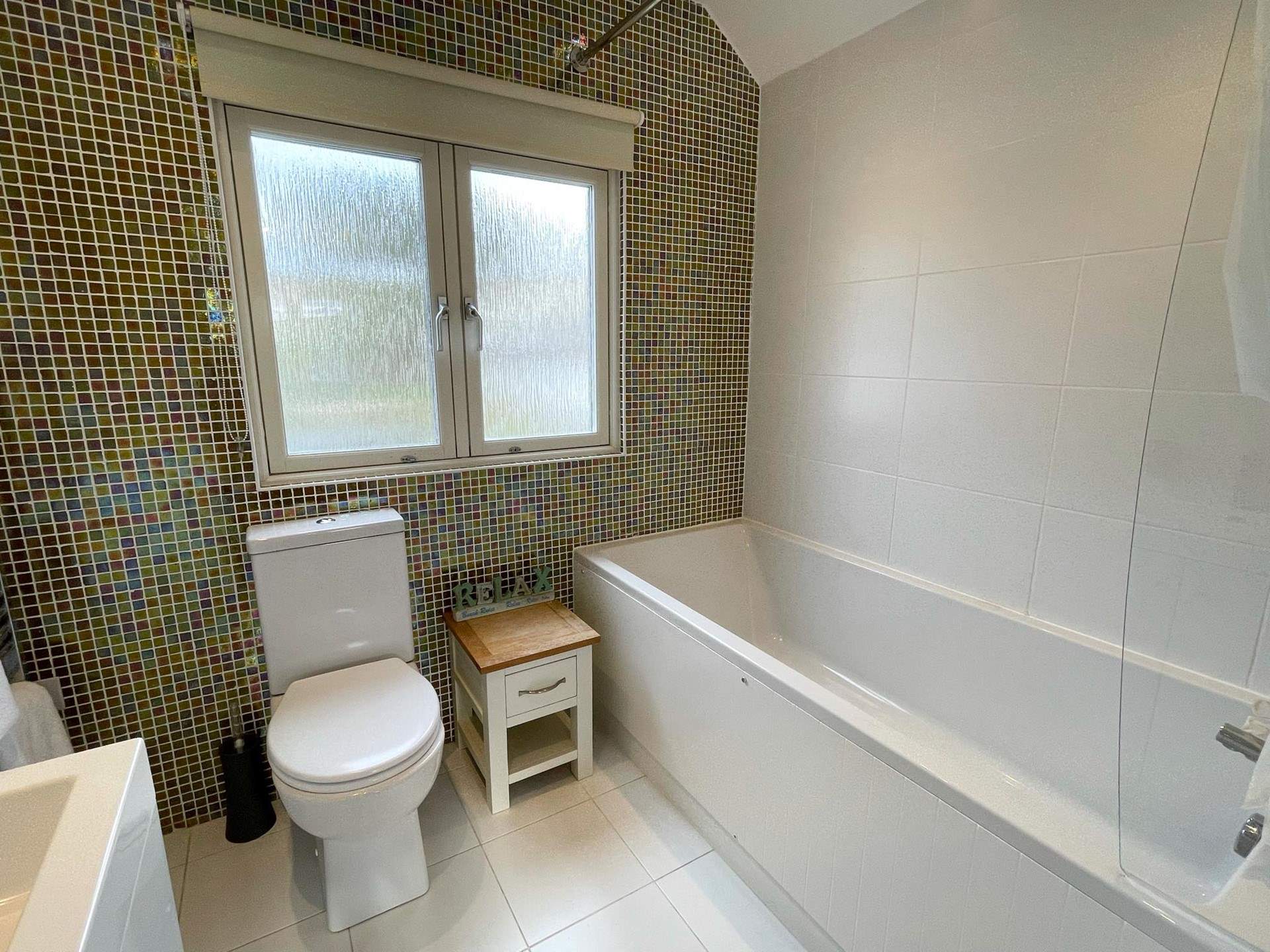 The en suite bathroom.
