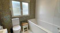 The en suite bathroom.