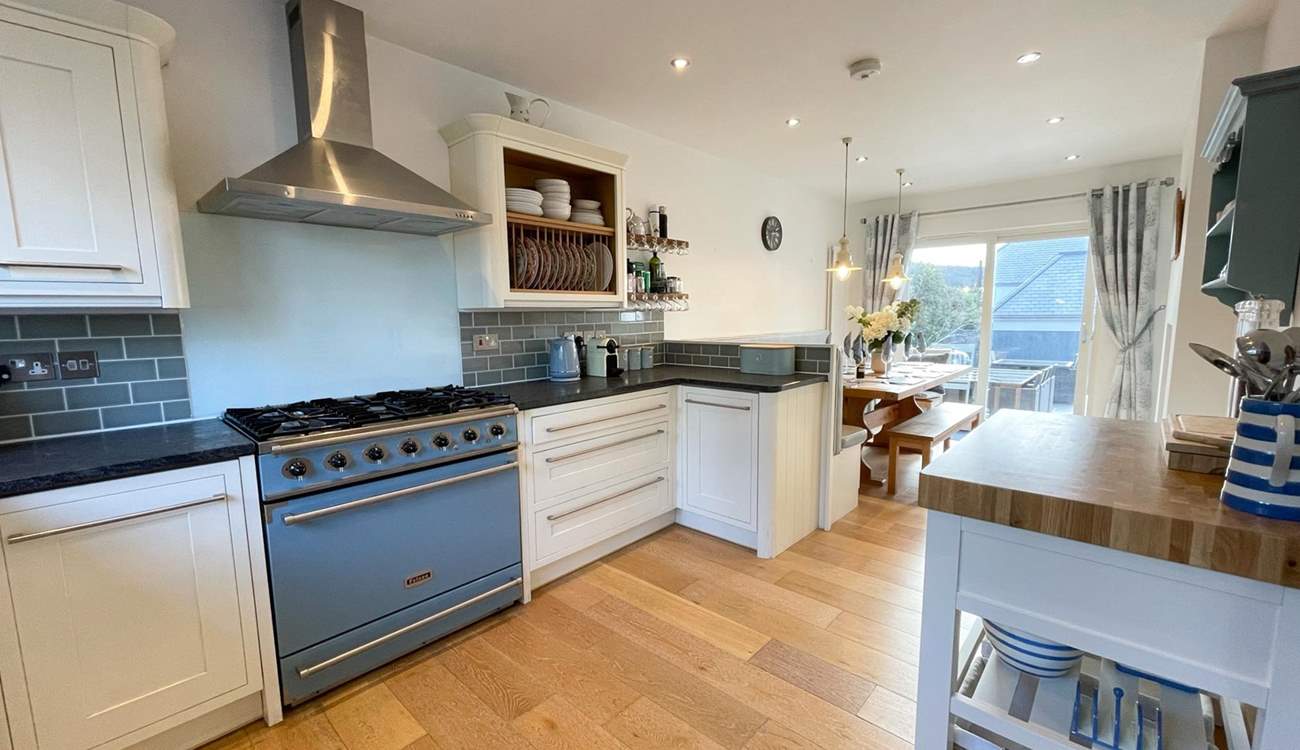 The fully equipped kitchen.