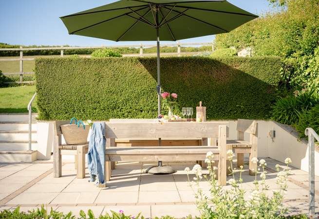 Barbecue nights create the best summer evening vibes.