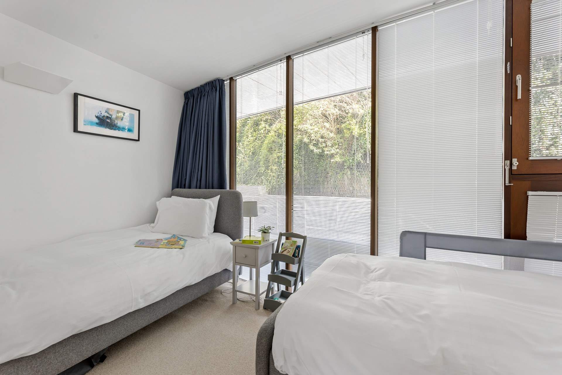 Lovely bedroom 2 has twin beds, suitable for either children or adults. 