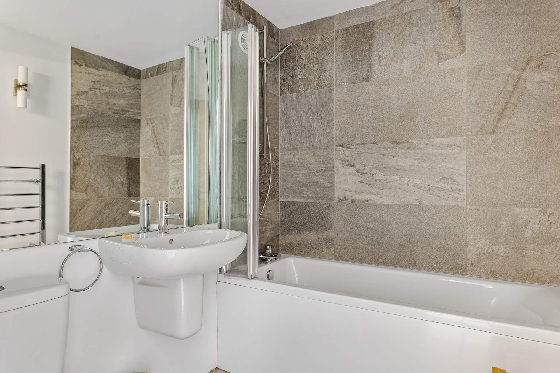 The family bathroom, ideal for a long soak after a busy day at the beach. 