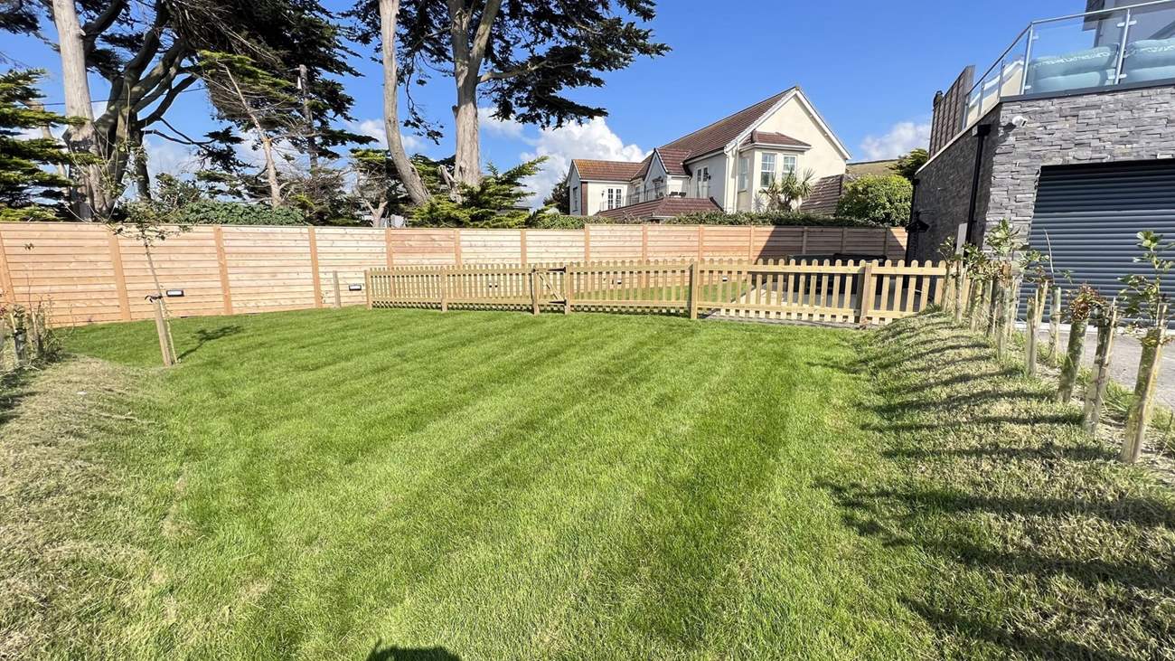 The children can let off steam on the lawn.