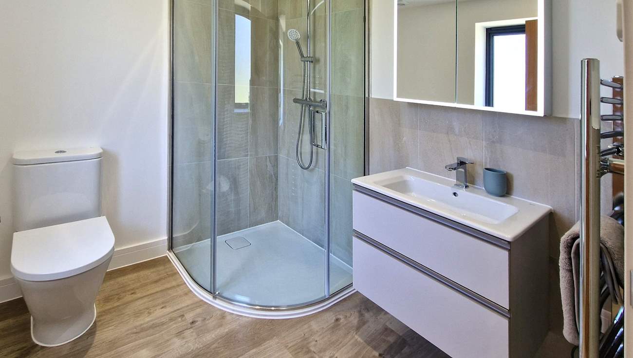 With fabulous en suite shower room.