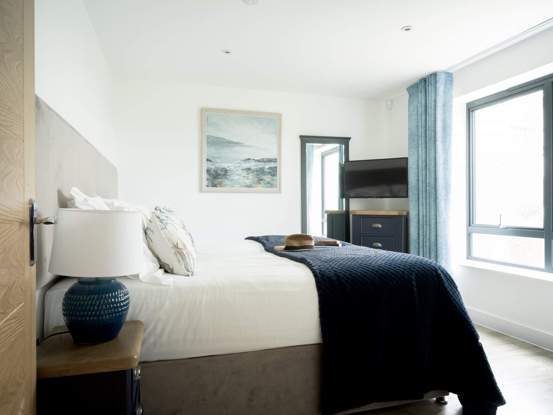 The second floor bedroom can also be made into a twin room.