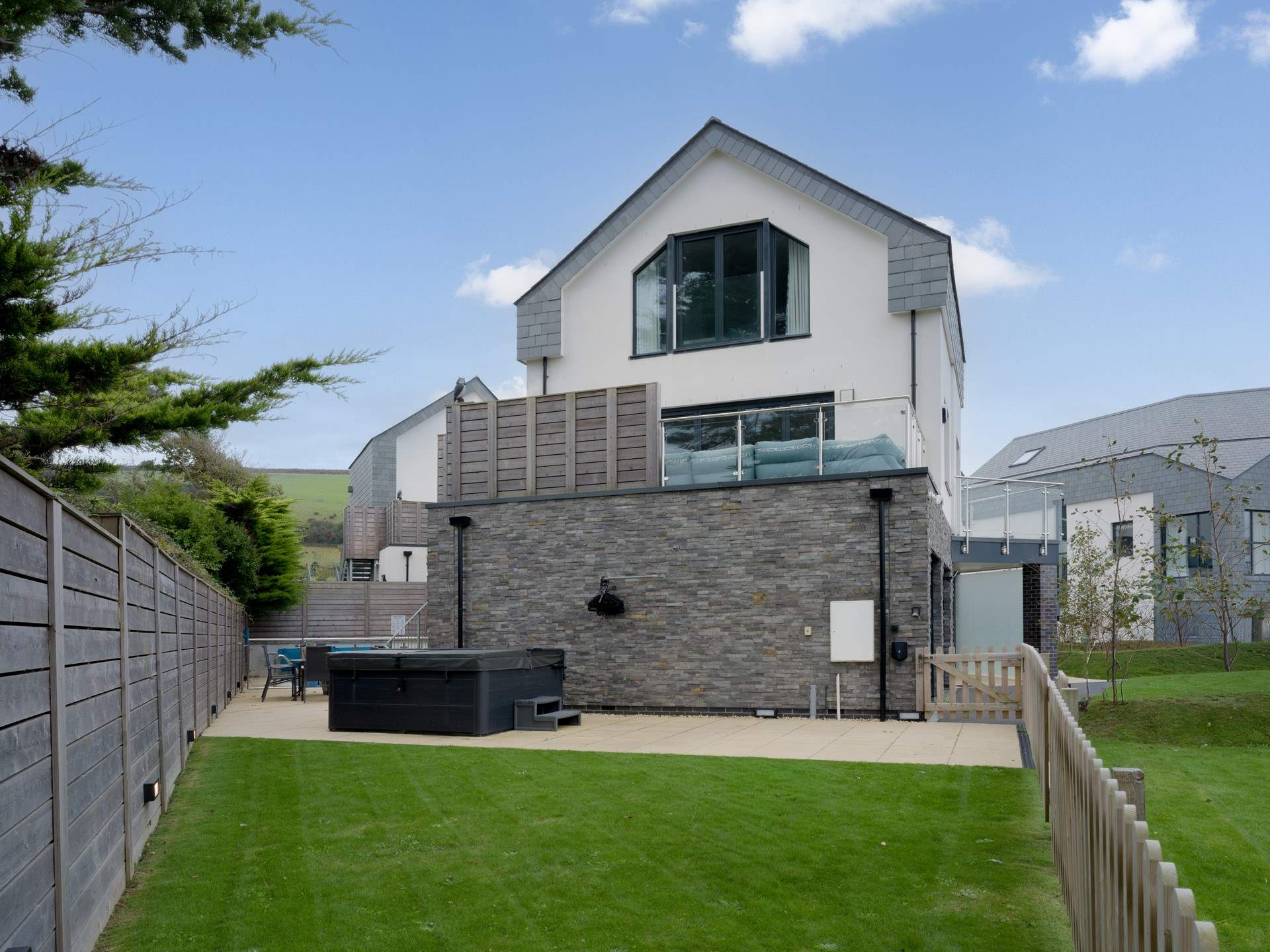 This grand seaside house has everything you could need with the village and beach being minutes away from your front door.