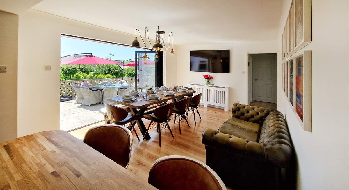 Open the bi-fold doors and let in the Devonshire fresh air. 