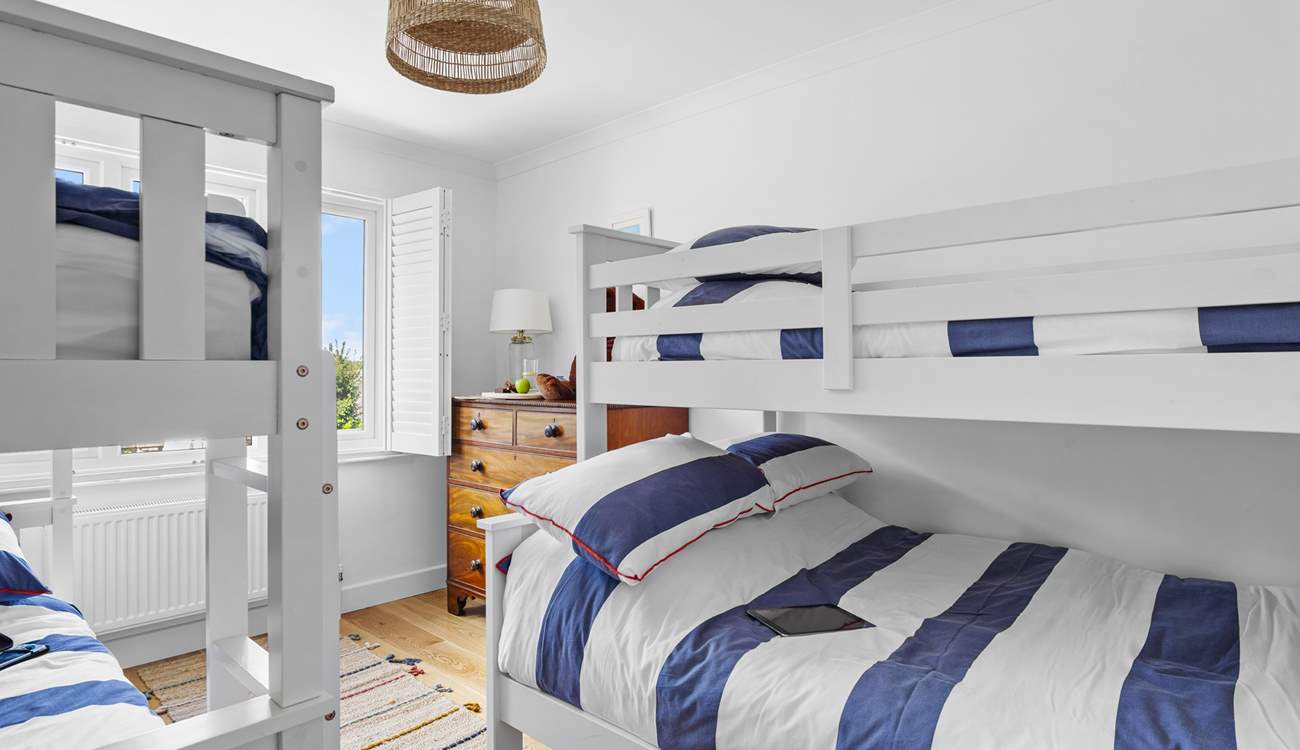 The children will love the twin bunk-bed room sleeping 4 in total.