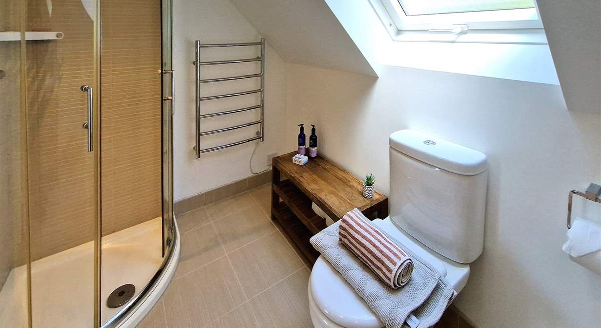 An en suite shower room. 