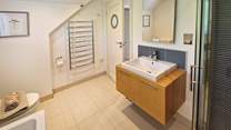 Both double bedded rooms have an en suite shower-room.
