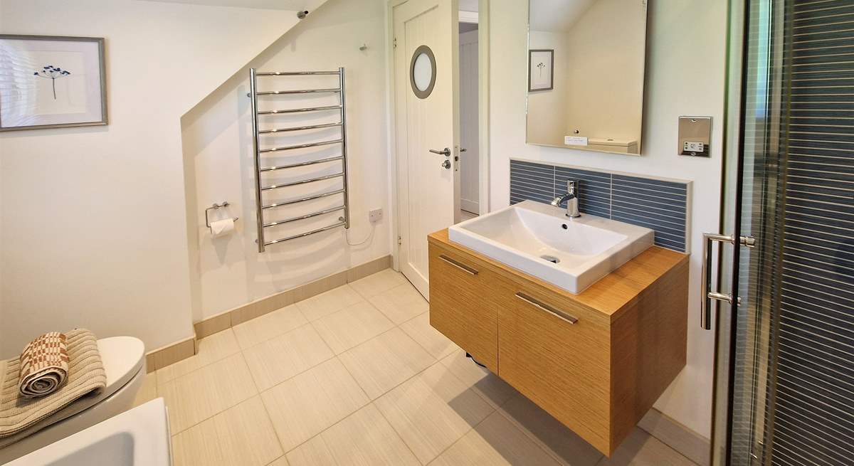 Both double bedded rooms have an en suite shower room.