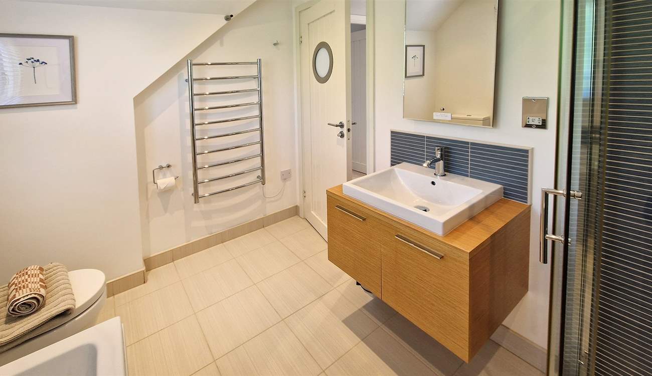 Both double bedded rooms have an en suite shower room.