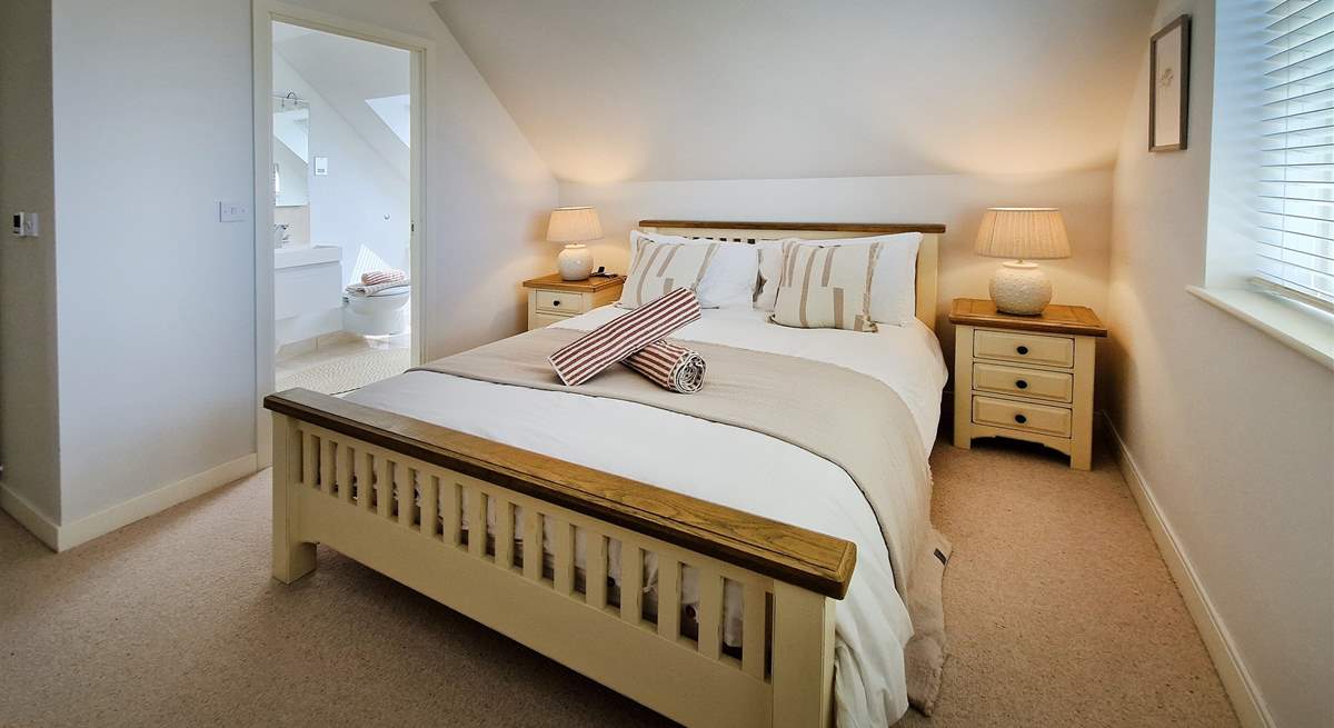Another double bedroom. 