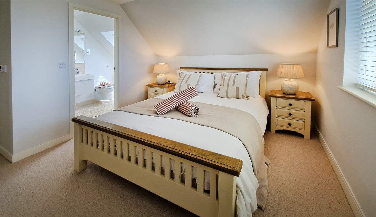 Another double bedroom. 