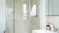 Both doubles have en suite shower-rooms.