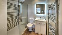 The en suite shower-room.