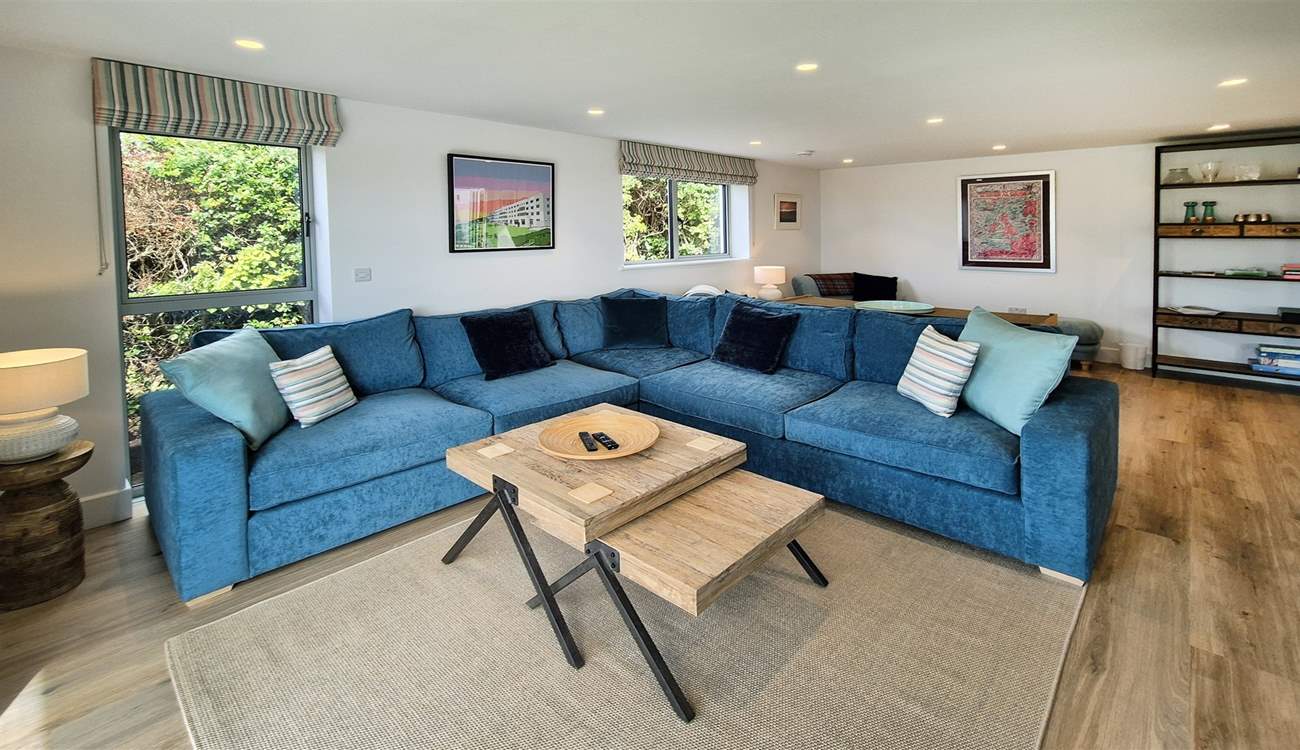 Welcome to Ocean Sands and the spacious living area waiting to be enjoyed.